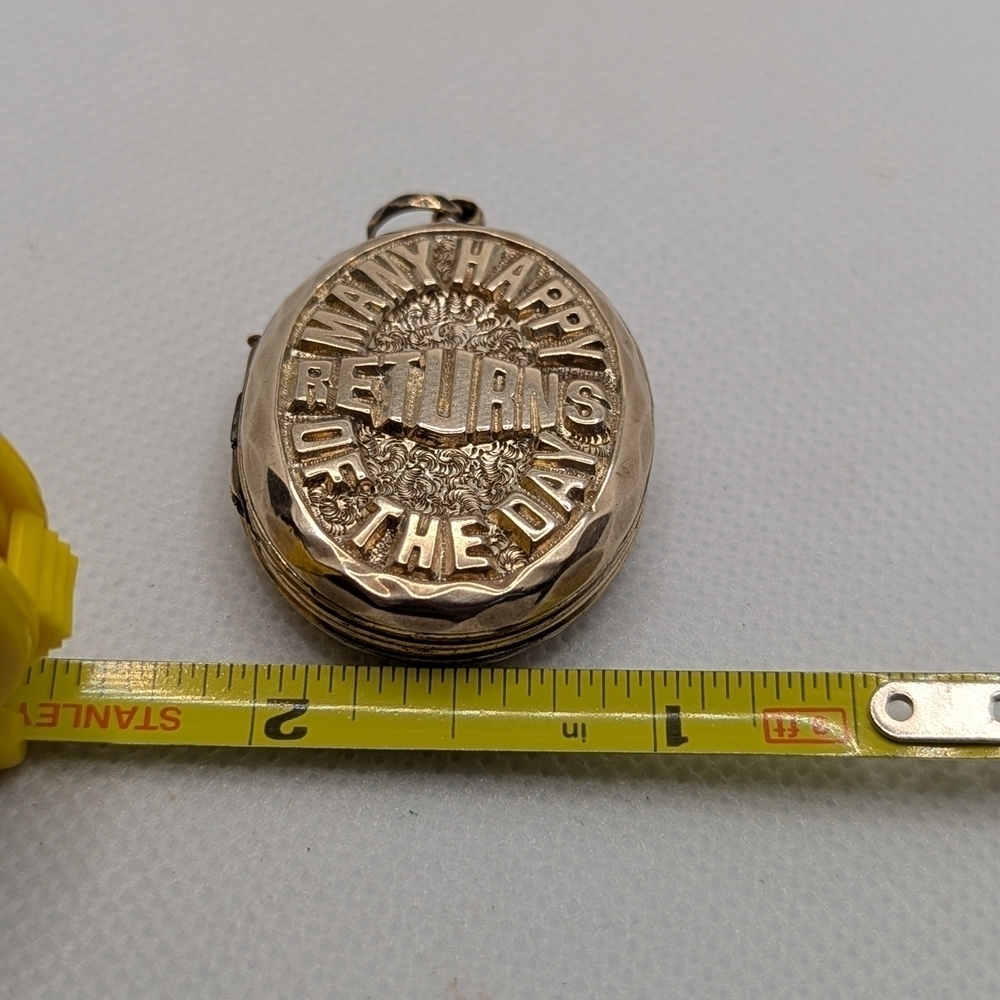 🌹 Antique Victorian-Style "Many Happy Returns" Sentiment Locket - Picture 5 of 5